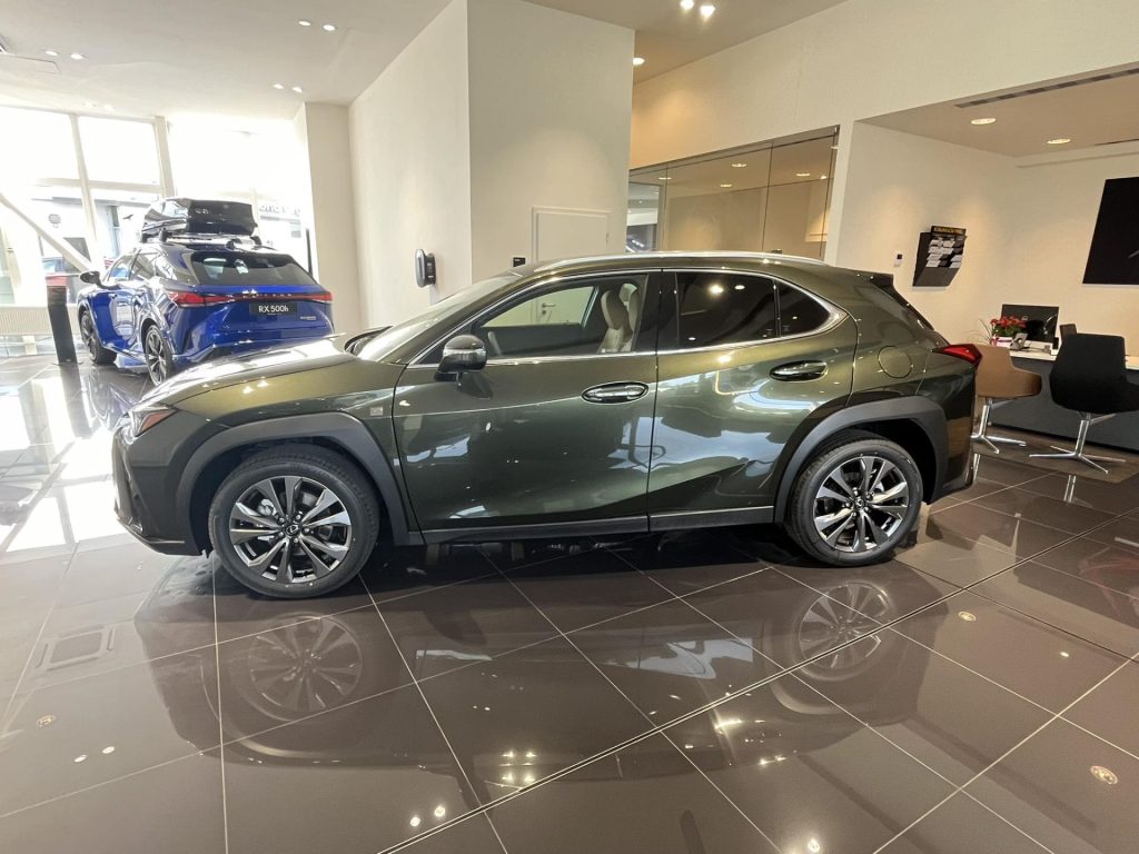 Lexus UX 300h  2,0l