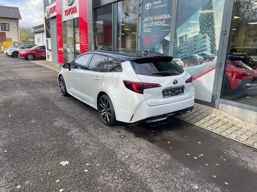 Toyota Corolla  1,8 Hybrid GR SPORT Dynamic JBL