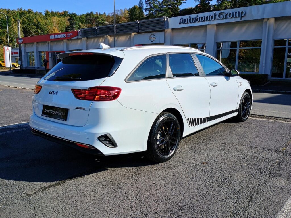 KIA Ceed  SW SPORT EDITION 1.5 T-GDI MT