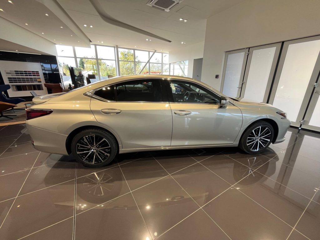 Lexus ES 300h  2,5l