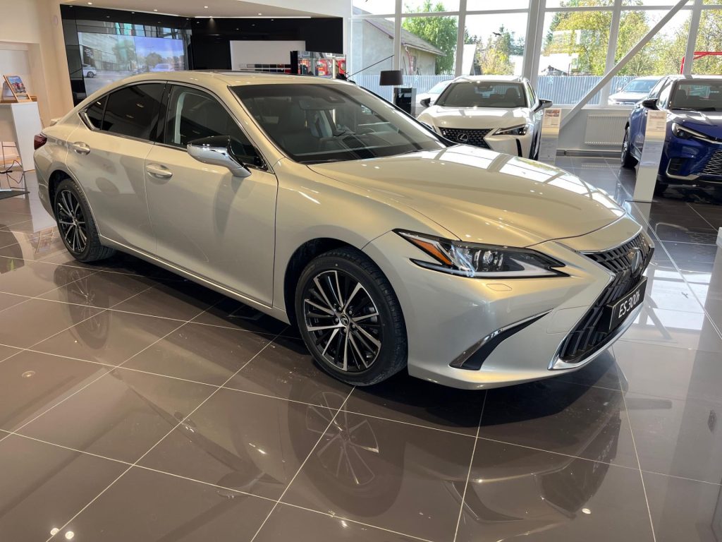 Lexus ES 300h  2,5l