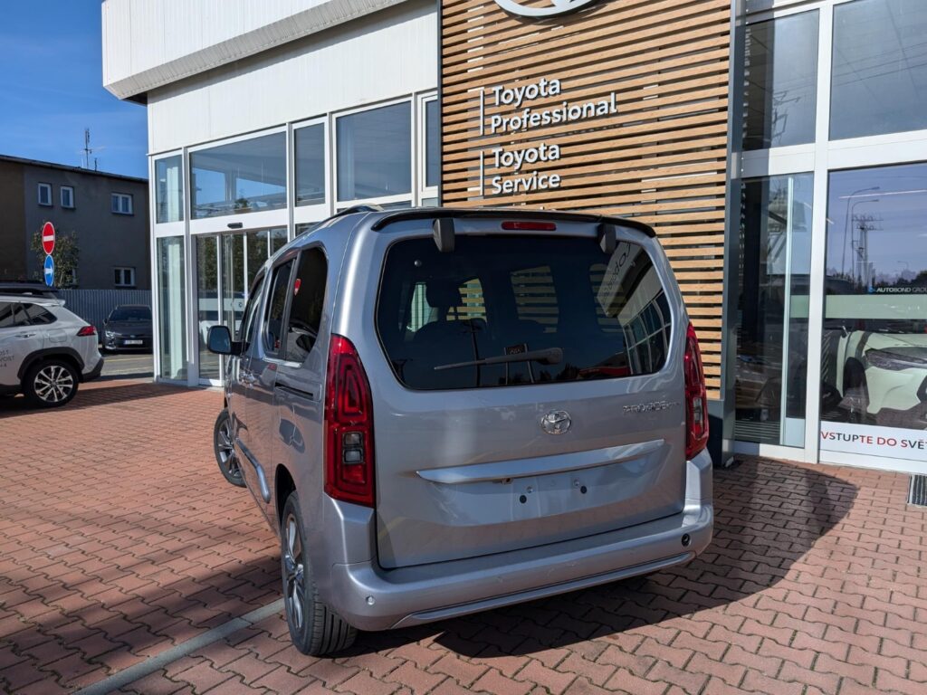 Toyota ProAce City Verso  1,5D 130K 4x2 6MT FAMILY