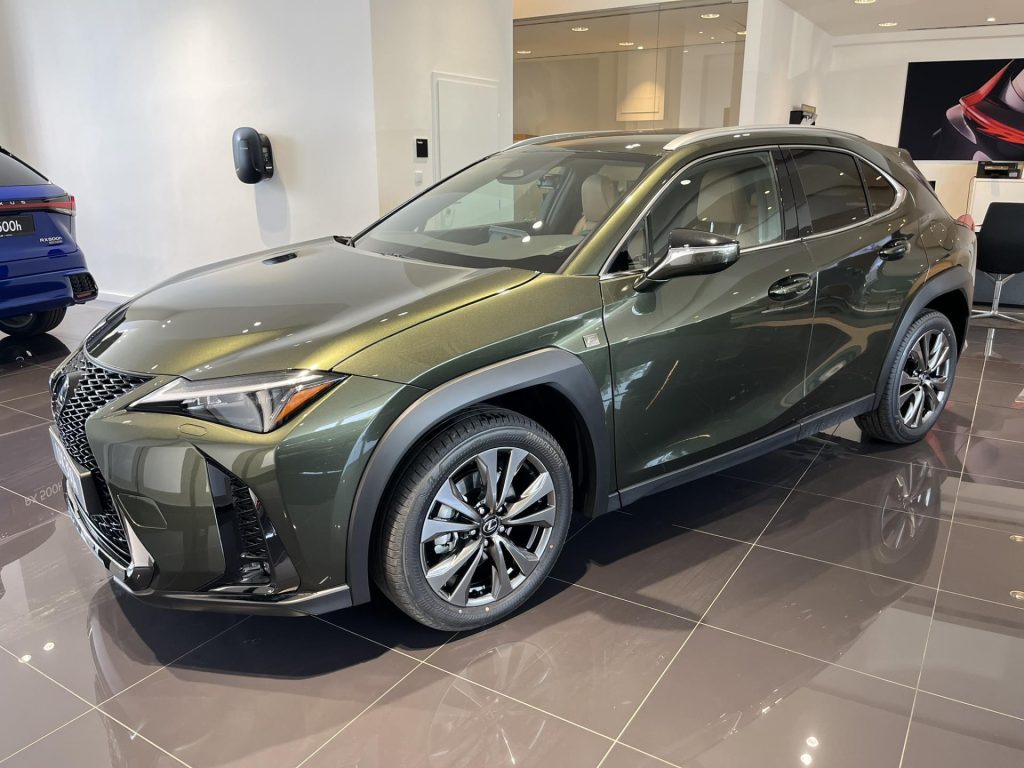 Lexus UX 300h  2,0l