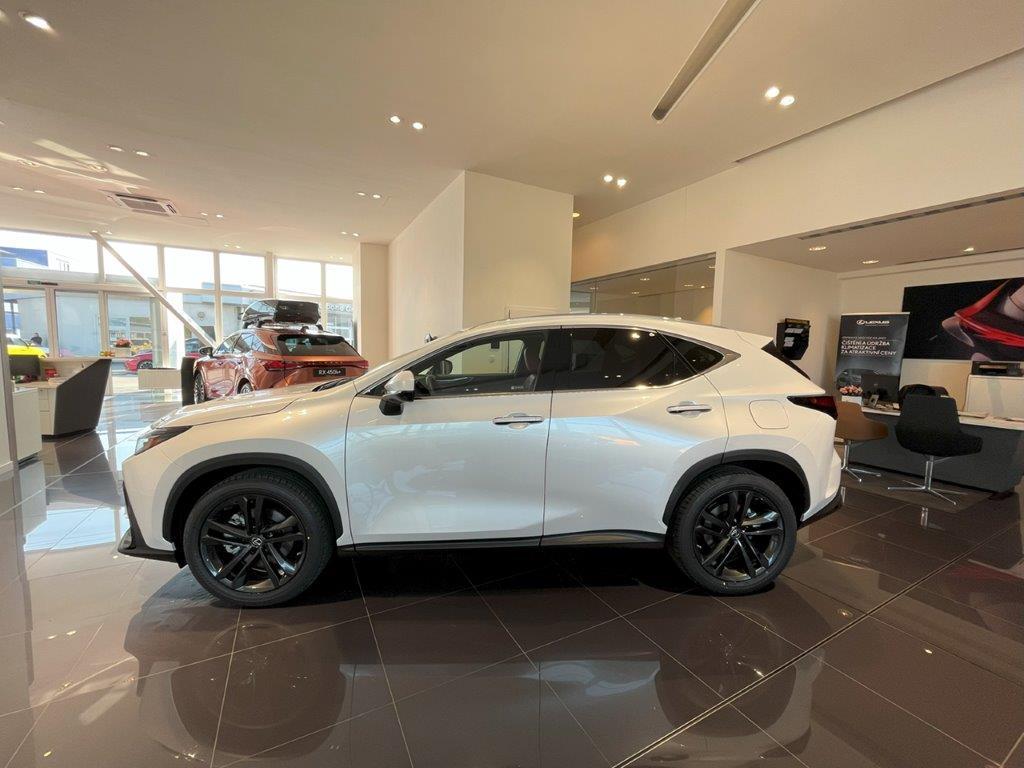 Lexus NX 450h+  2,5l