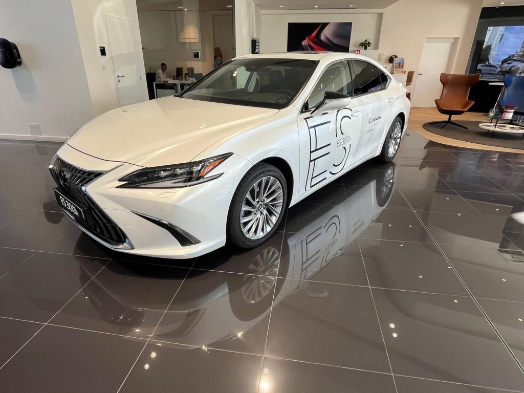 Lexus ES 300h  2,5l