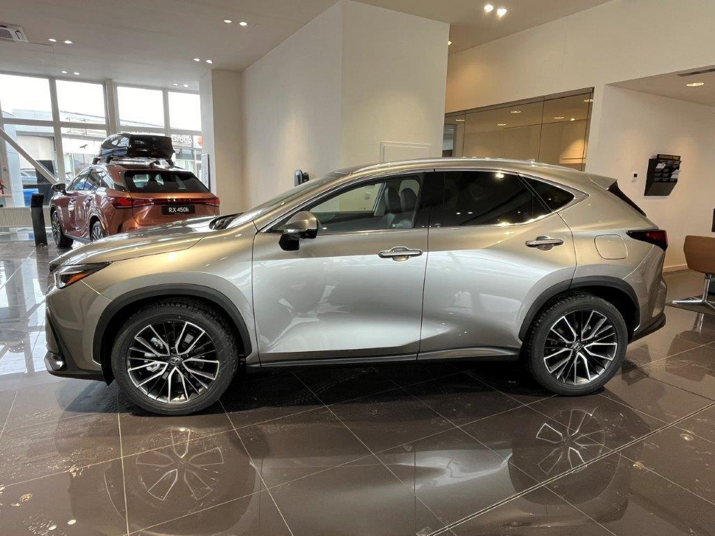 Lexus NX 450h+  2,5l