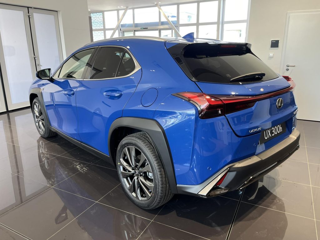 Lexus UX 300h  2,0l