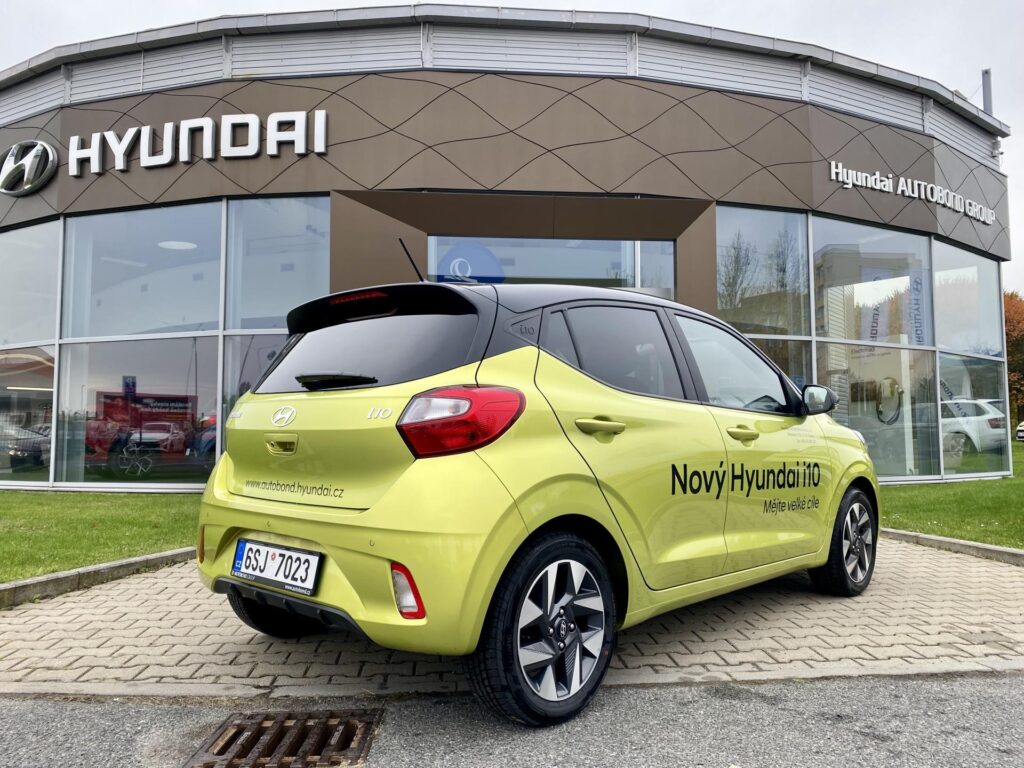 Hyundai i10  1,0i 63k Smart 15" ALU, dvoutónová střecha