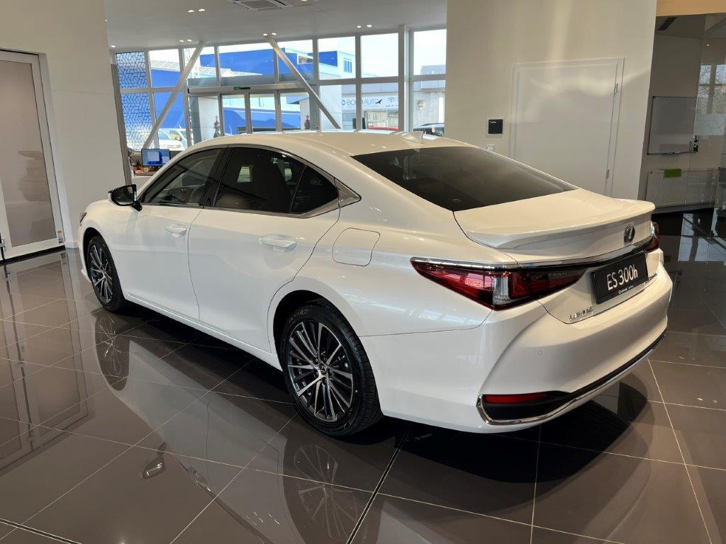 Lexus ES 300h  2,5l