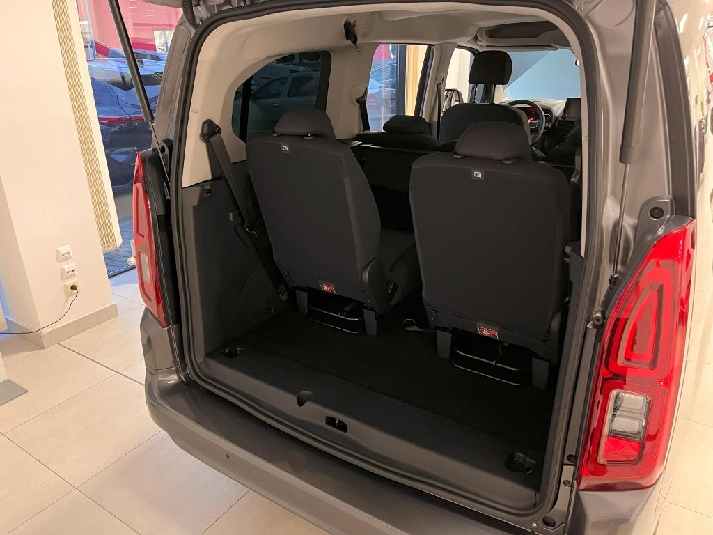 Toyota ProAce City Verso  1,5D 130k 6MT Long Family Comfort 7S