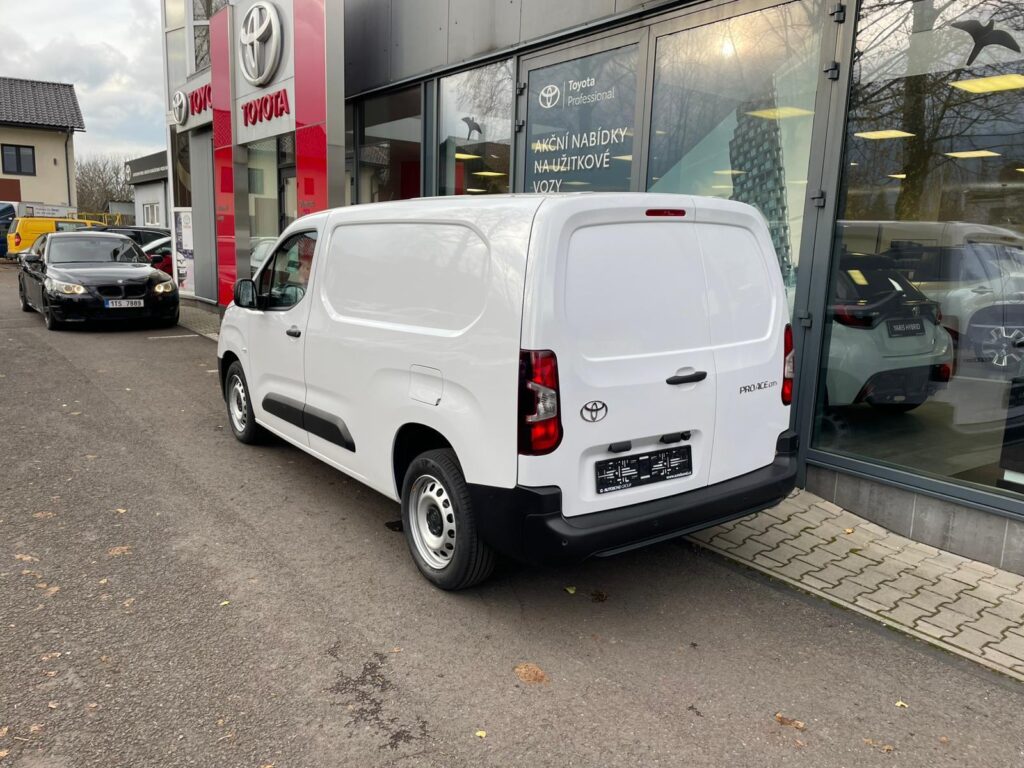 Toyota Proace City  1,5 130k 6MT Active Multimedia