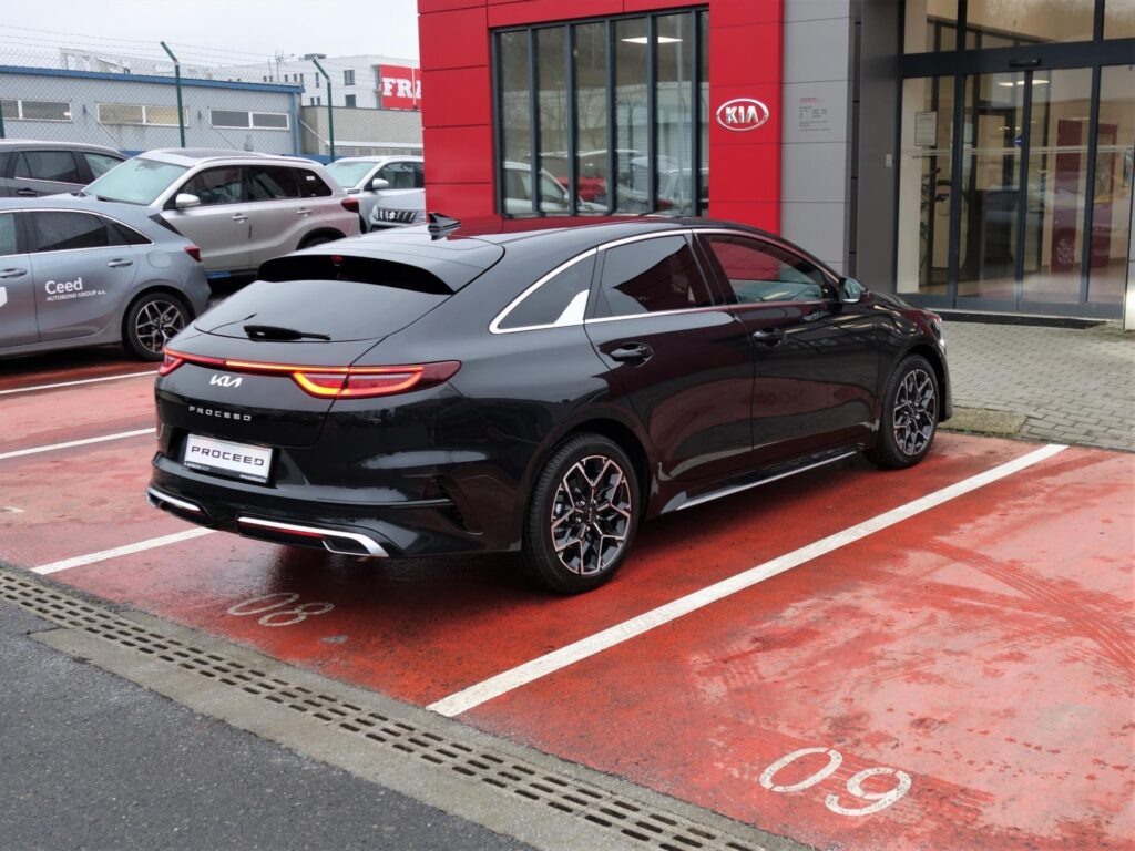 KIA ProCeed  1,5 T-GDi GPF 7DCT GT LINE PLUS*