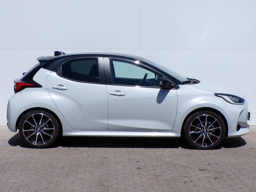 Toyota Yaris  1.5 HSD e-CVT GR-Sport SMART