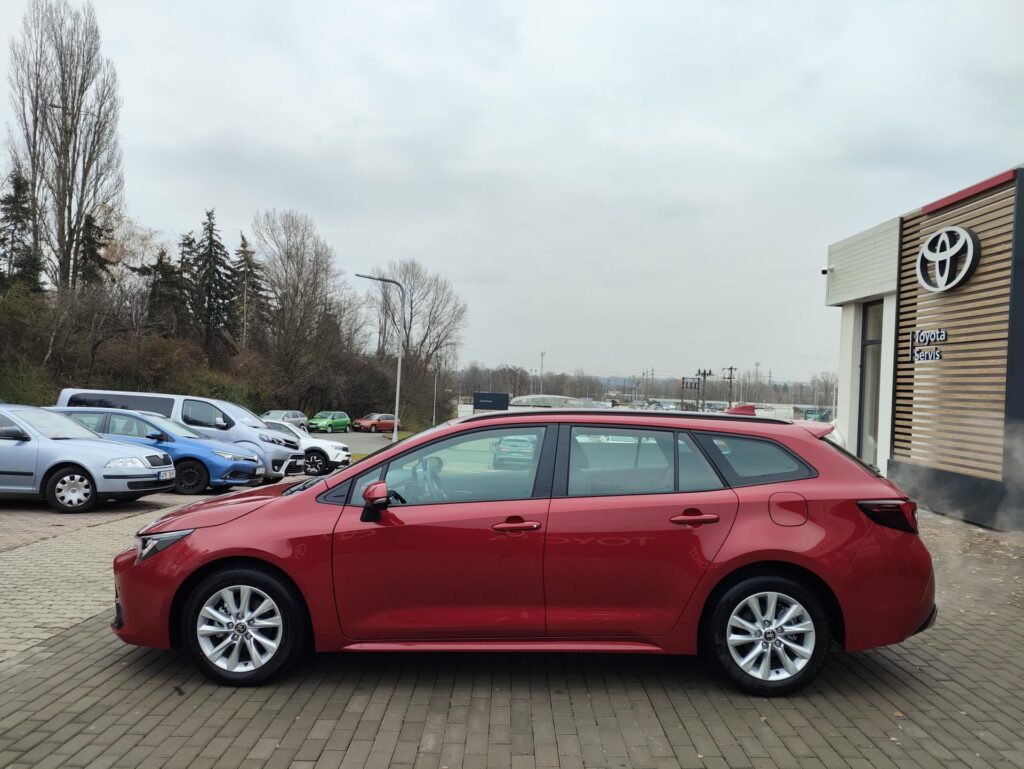 Toyota Corolla  1.8 HEV Comfort Tech + zimní kola