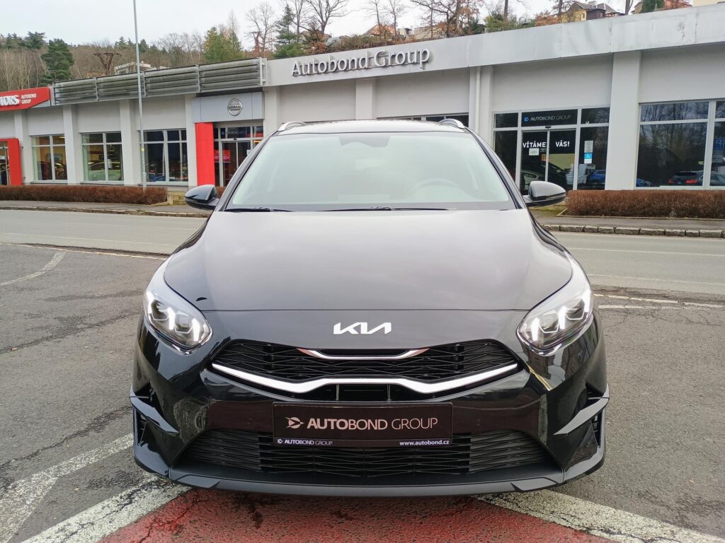 KIA Ceed  SW TOP 1.5 T-GDI+BUS 6MT