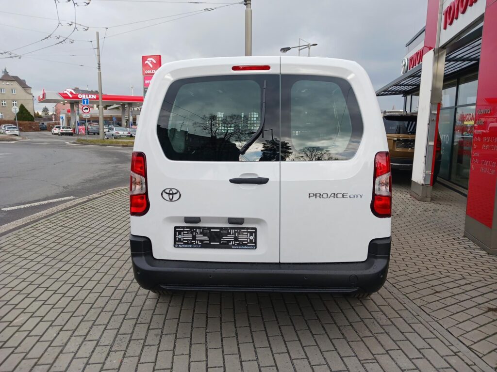 Toyota ProAce  1,5 D 130 hp 6 MT 5 míst