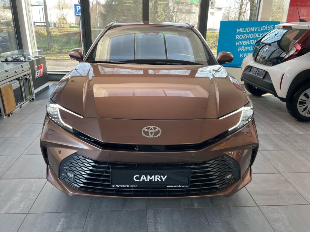 Toyota Camry  2.5 Hybrid (2x4), Prestige
